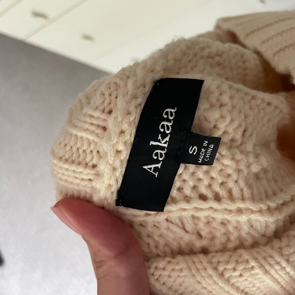 AAKAAA cream cable knit turtleneck cut out shoulders gorgeous never worn size S - Picture 6 of 9